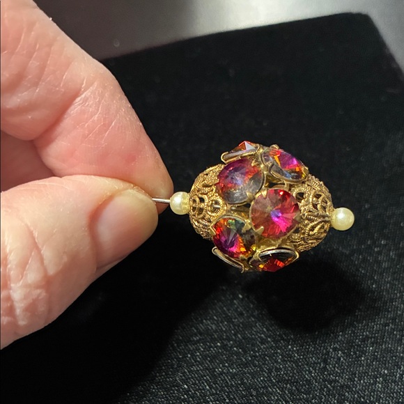 Elegant vintage 1950’s Gold with rhinestones in a Filigree hat Pin - Picture 4 of 12